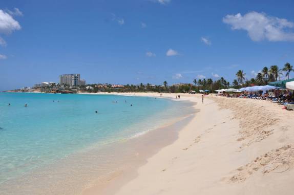 A tranquila e bela praia de Mullet Bay, em Sint Maarten - Caribe